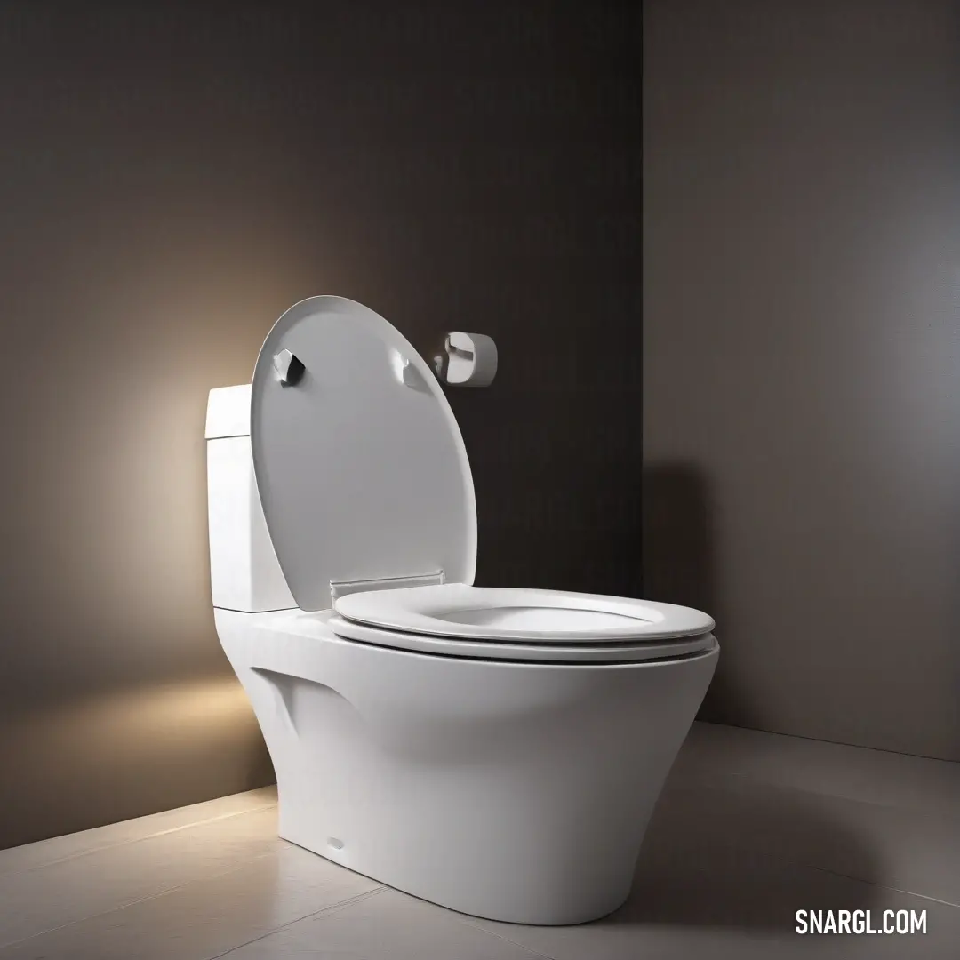 A white toilet stands in a modern bathroom, accompanied by a light mounted on the wall, with a dark background that makes the subtle light reflect on the surface. The serene and clean design is complemented by soft color tones, creating a calm atmosphere.